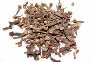 Cloves (Syzygium aromaticum)